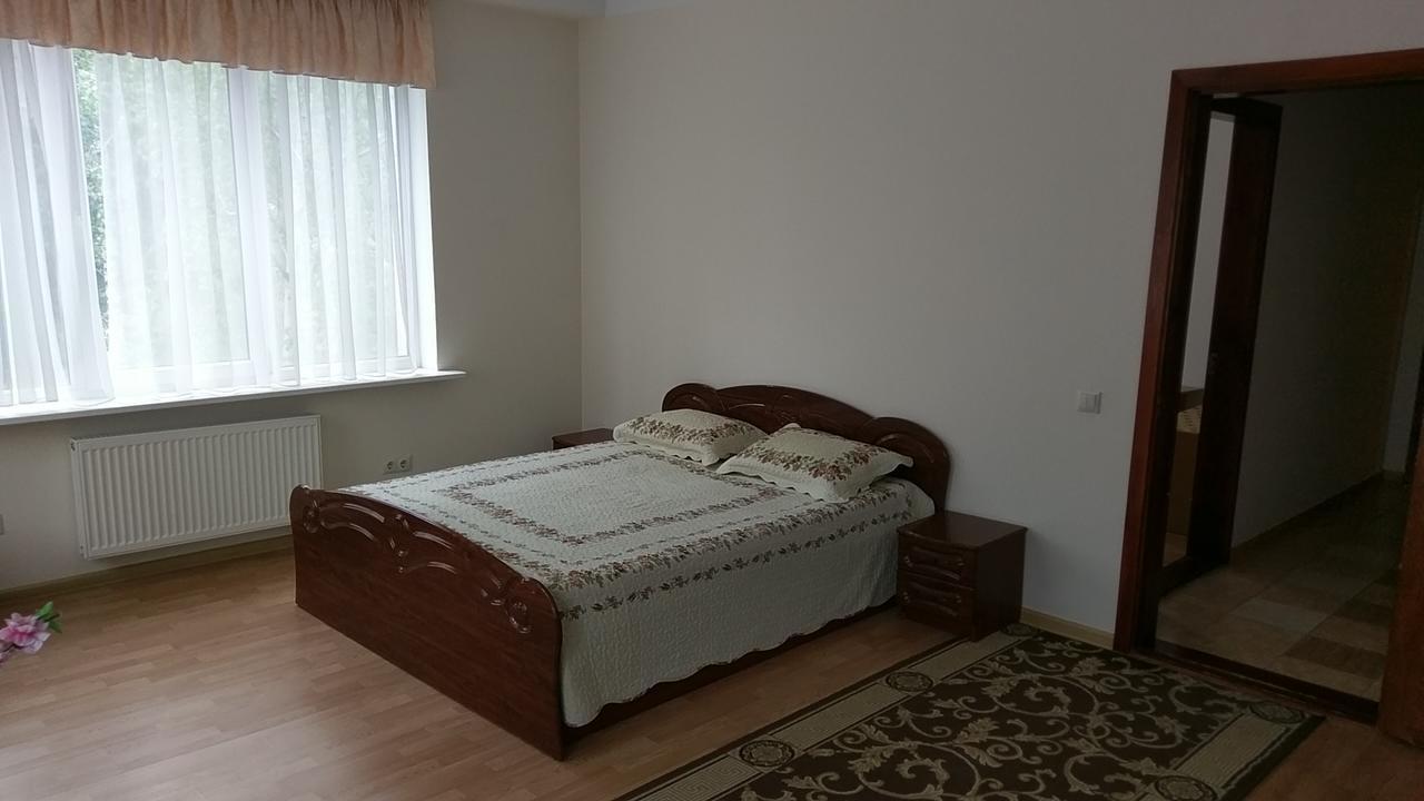 Sviatoshyn Aparthotel Kiev Exteriör bild